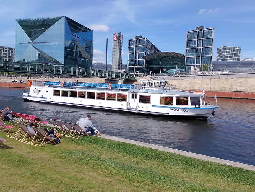 Berlin: From East to West & Wall Tour by Bike with a Guide - East Side Gallery and the Berlin Wall stories you can actually follow