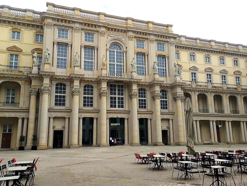 Berlin: From East to West & Wall Tour by Bike with a Guide - Reichstag and the final neighborhood loop to Märchenbrunnen