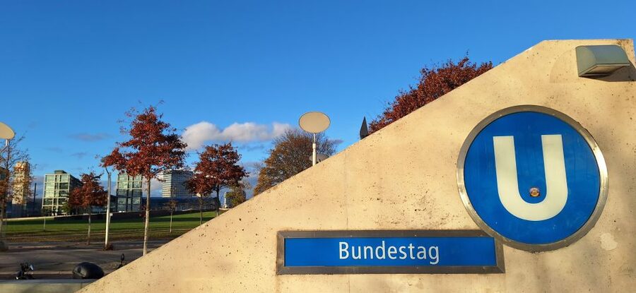 Berlin: Government District Tour and Reichstag Dome Visit - Practical tips: ID details, security rules, and how to keep time