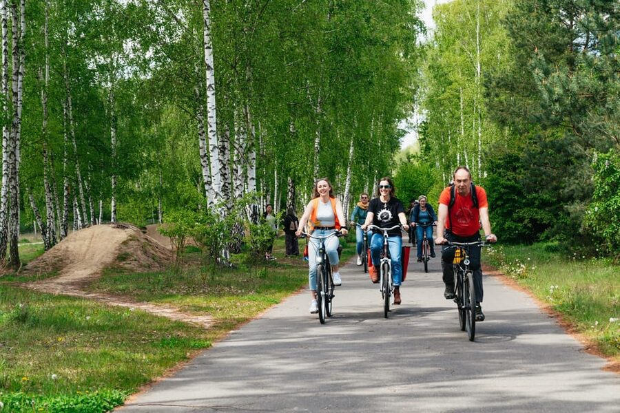 Berlin: Green City Guided Bike Tour - Mauerpark: Community Energy With a Side of Wall Context