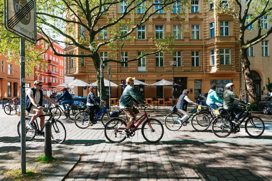 Berlin: Green City Guided Bike Tour - Bürgerpark Pankow and Schönholzer Heide for Real Time to Breathe