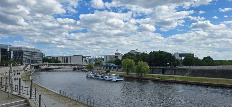 Berlin: guided Segway tour in the heart of the city - Famous sights plus green parks, not just monuments
