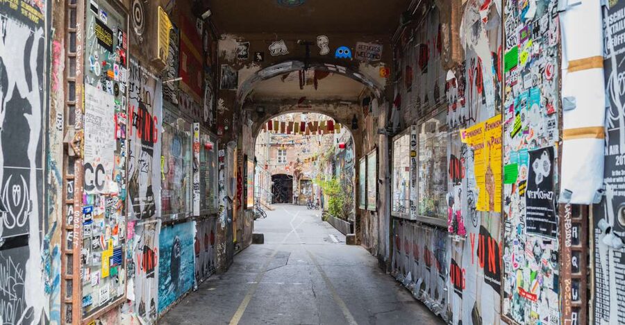 Berlin: Hidden Backyards Guided Walking Tour - Entering Spandauer Vorstadt, Berlin’s Courtyard Side Street World