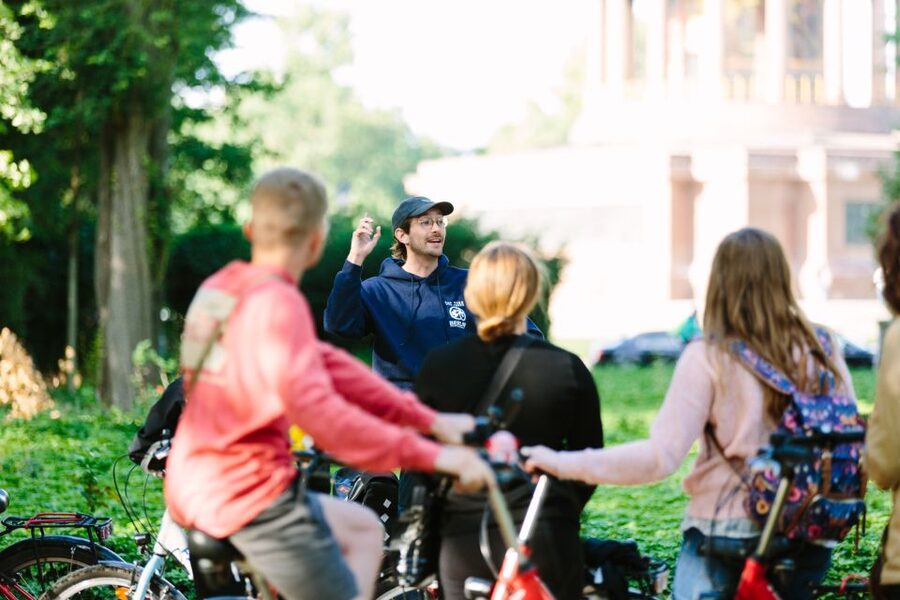 Berlin Highlights: 3-Hour Bike Tour - What to Wear: Rain or Shine, Closed-Toe Shoes, and Helmet Options