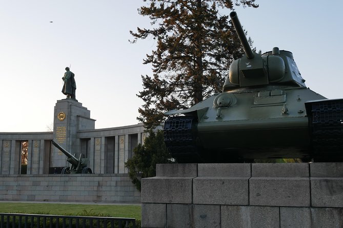 Berlin Highlights Private Guided Walking Tour - Holocaust Memorial and Fuhrerbunker, where silence has structure