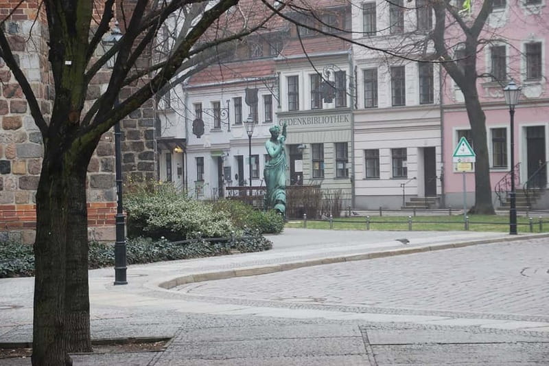 Berlin: Historic Center Walking Tour with a Real Berliner - Why Mitte is the smartest place to start