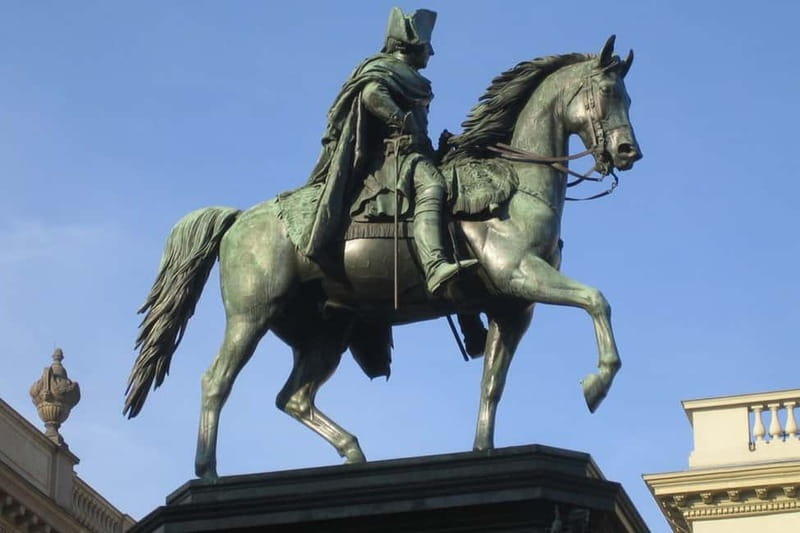 Berlin: Historic Center Walking Tour with a Real Berliner - Humboldt Forum and the reconstructed Berlin City Palace