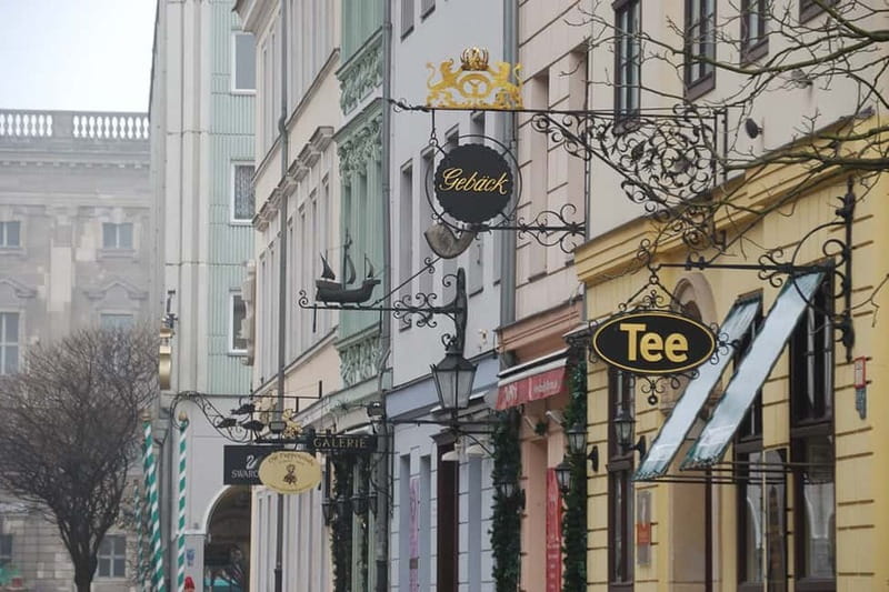 Berlin: Historic Center Walking Tour with a Real Berliner - Starting outside Nikolaikirche Museum, and why that first stop matters