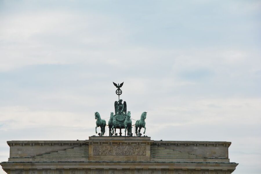 Berlin: Historical Sights & Berlin Wall Tour with a Berliner - Starting at Brandenburger Tor: Why the Brandenburg Gate Sets the Tone