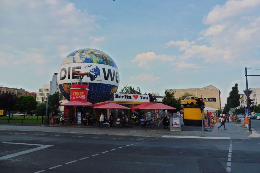 Berlin: Historical Sights & Berlin Wall Tour with a Berliner - Checkpoint Charlie: The Allied Border and the 1961 Flashpoint