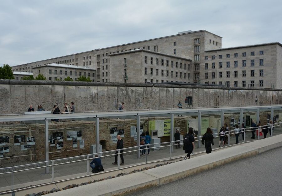 Berlin: Historical Sights & Berlin Wall Tour with a Berliner - Weather, Clothing, and Walking Pace You Should Plan For