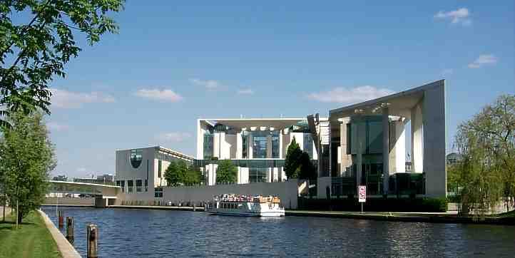 Berlin: Hop-On Hop-Off City Tour by Bus and Boat - Key points before you board