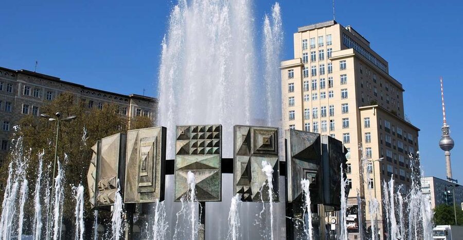 Berlin: Karl-Marx-Allee 2-Hour Tour - Start Smart at Frankfurter Tor’s Distinctive Towers