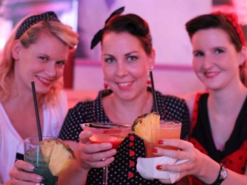 Berlin: Knutschfleck Ticket with Variety Show and Dinner - Key Things to Know Before You Go