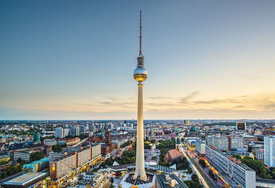 Berlin: Mitte Culinary Food Tour - Kolonnadenhof photo stop: turning a quick pause into context