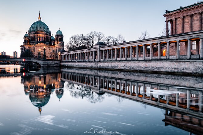BERLIN PHOTO TOUR with a professional Photographer from Berlin - Small group, big difference in feedback quality