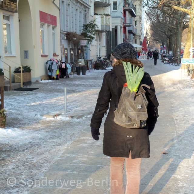 Berlin: Prenzlauer Berg District Guided Walking Tour - Schönhauser Allee First, Jewish Cemetery and Wasserturm Next