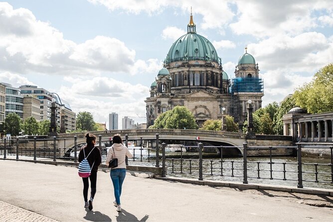Berlin Private Custom Tour with a Local: Highlights & Hidden Gems - Stop 3: Gendarmenmarkt Domes and Konzerthaus for Architectural Clarity