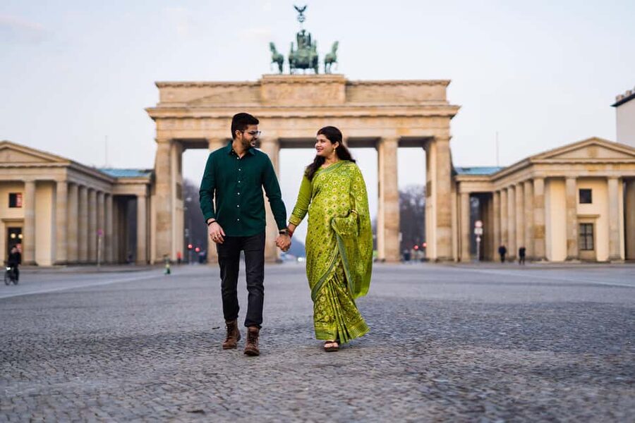 Berlin: Private Photo Session with Professional Photographer - Brandenburg Gate, Government District, Spree Riverfront, and the Reichstag Finish