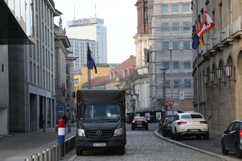 Berlin: Private Sightseeing Tour in an E-Rickshaw - Stop-by-stop route: Nikolaiviertel through Museum Island