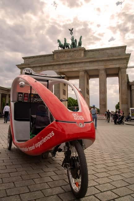 Berlin: Private Sightseeing Tour in an E-Rickshaw - Language options, photo time, and the kind of traveler this fits
