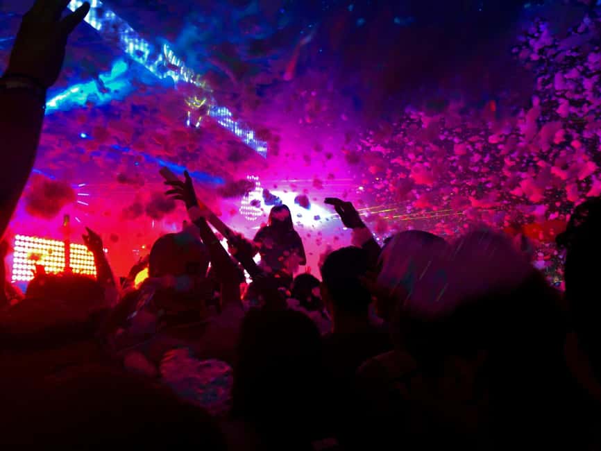 Berlin Pubcrawl: Shots, Party Games, Prices & VIP Club Entry - How the night is structured over 5 to 6 hours