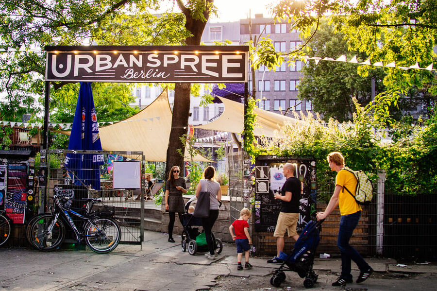 Berlin's Alternative Side: The Urban Jungle Tour - The Smallest Cinema in Town: A 1970s-Flair Pause That Feels Like Time Travel