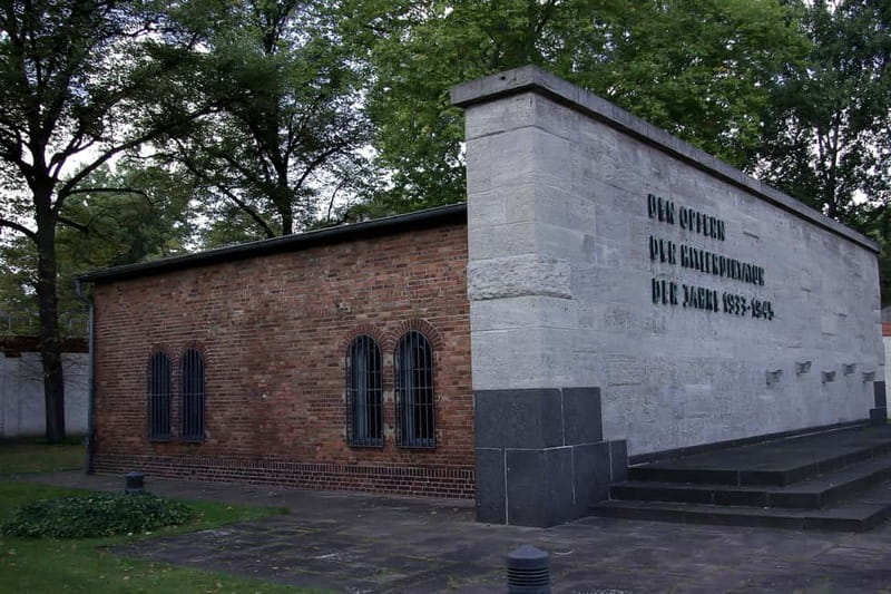 Berlin & Sachsenhausen: 5-Hour Tour "Third Reich" by VW-Bus - A 5-hour Third Reich route with real stops, not just stories