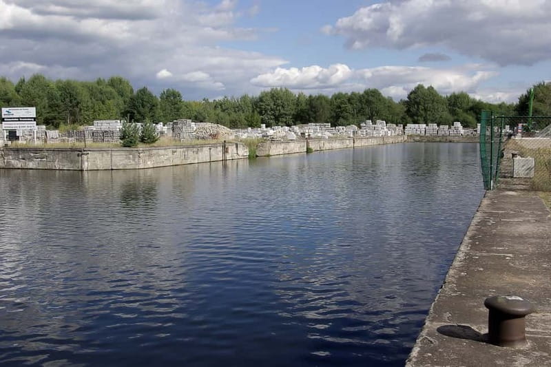 Berlin & Sachsenhausen: 5-Hour Tour "Third Reich" by VW-Bus - Topography of Terror: perpetrators, documentation, and prison remnants