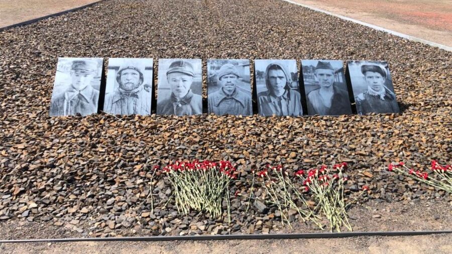 Berlin: Sachsenhausen Concentration Camp Guided Tour - Cell block and the special-prisoner story: power, secrecy, and brutal mistreatment
