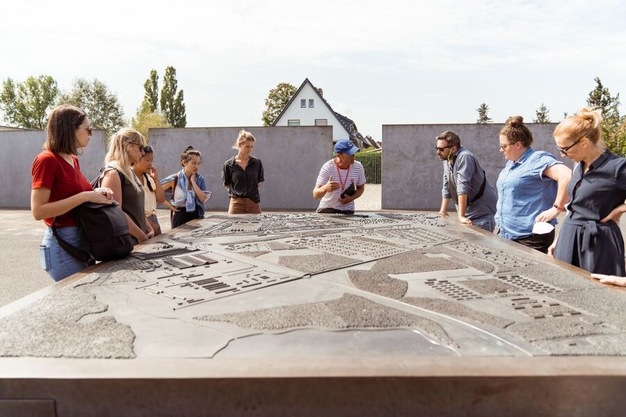 Berlin: Sachsenhausen Concentration Camp Tour in English - Should you book Sachsenhausen from Berlin with an English licensed guide?