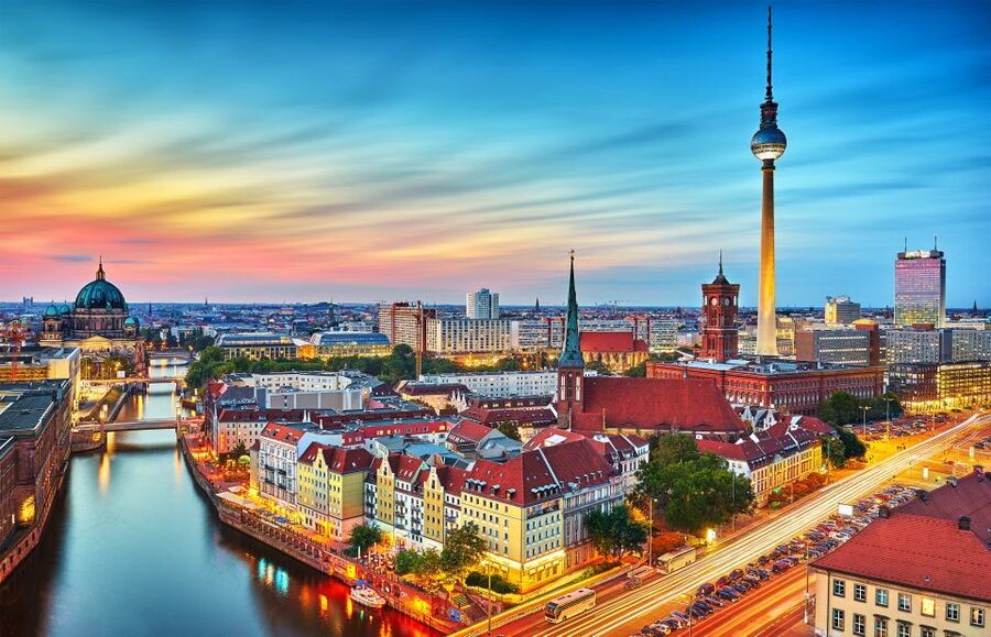 Berlin: Scenic Guided Tour by Private Car for 2, 3, 6 Hours - Short walks with longer meaning: how Museum Island and Unter den Linden fit in