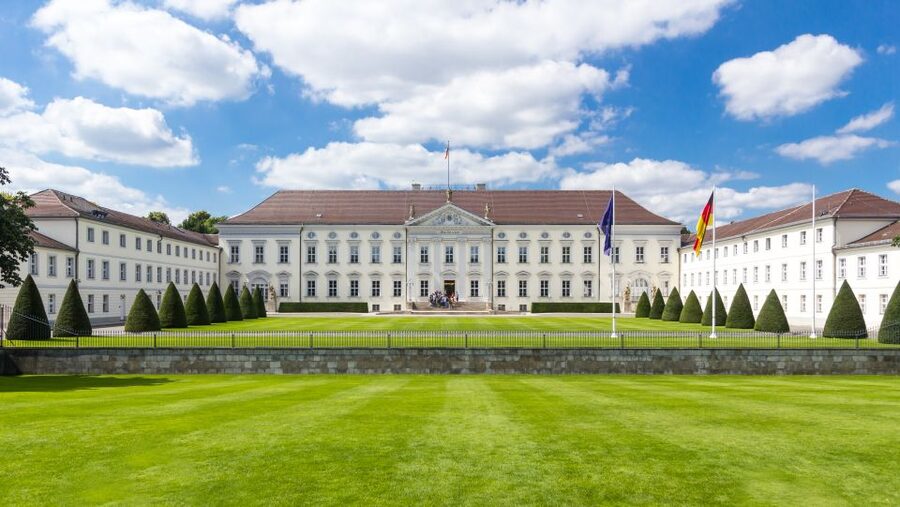 Berlin: Scenic Guided Tour by Private Car for 2, 3, 6 Hours - Rausch chocolate stop and planning smart breaks