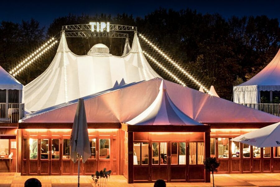 Berlin: Show at the Tipi am Kanzleramt - Your table setup: small group comfort and seat choices