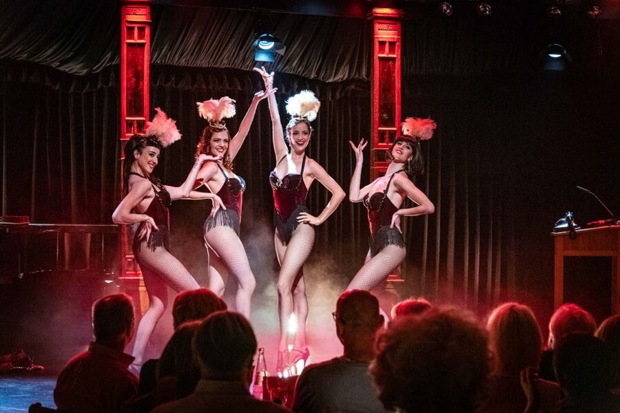 Berlin: Showgirls of Burlesque Show - Showbühne Berlin: where the glam stays close