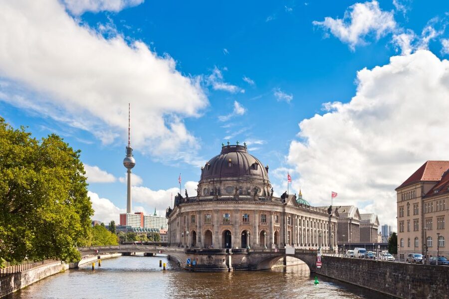 Berlin: Sights and Highlights Bike Tour with a Local Guide - Key points before you book