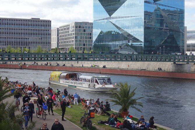 Berlin sightseeing boat tour on the Spree - Culture on the Banks: Federal Chancellery and the House of World Cultures