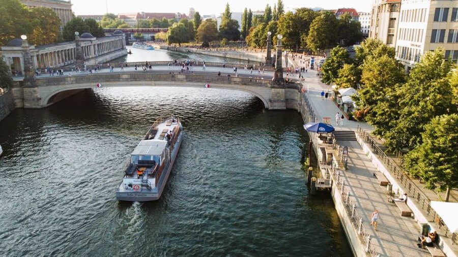 Berlin: Sightseeing Boat Tour on the Spree for Families - The Route: What You See at Tiergarten, Government District, and Museum Island
