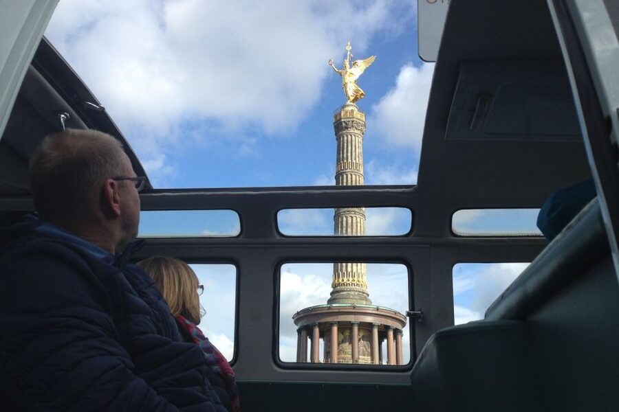 Berlin: Sightseeing Tour in Classic Volkswagen T1 Samba Bus - Start at Berlin Cathedral, then watch the city click into place