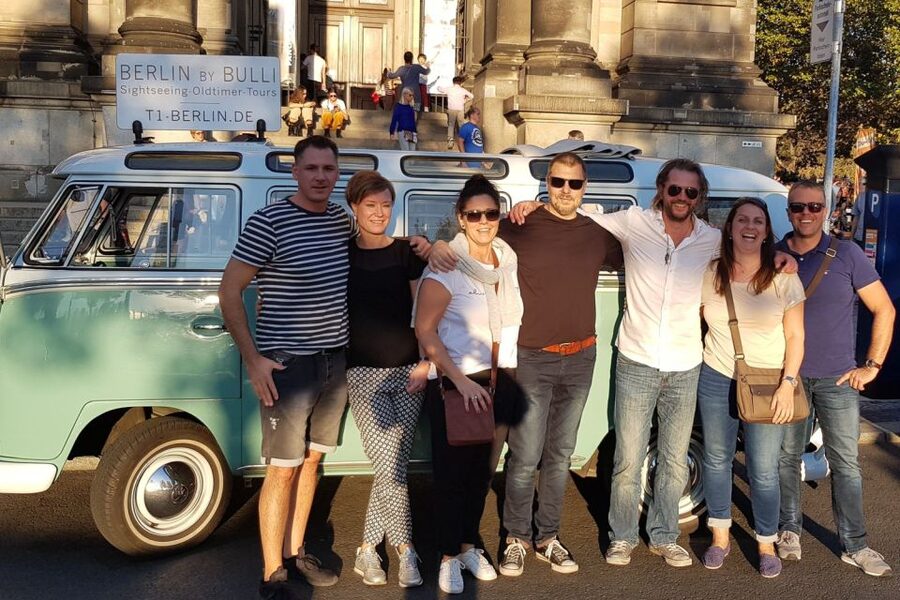 Berlin: Sightseeing Tour in Classic Volkswagen T1 Samba Bus - Unter den Linden and Pariser Platz to Brandenburg Gate
