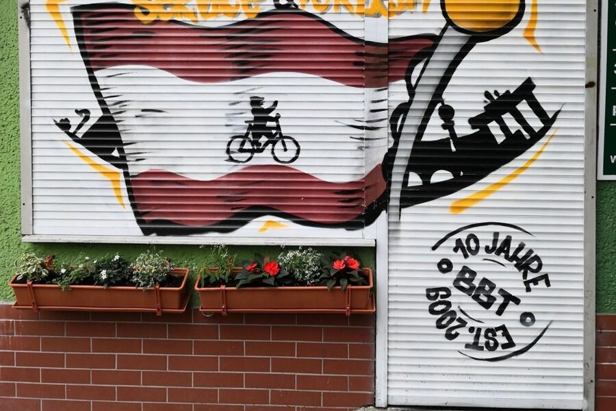 Berlin: Small Group Bike Tour Through City Center - Price and value: why $40 feels fair for a 3.5-hour guided ride