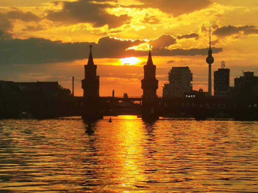 Berlin: Solar Powered Sunset Catamaran Cruise & Audio Guide - The sunset route on the Spree, from Oberbaumbrücke to the turnaround