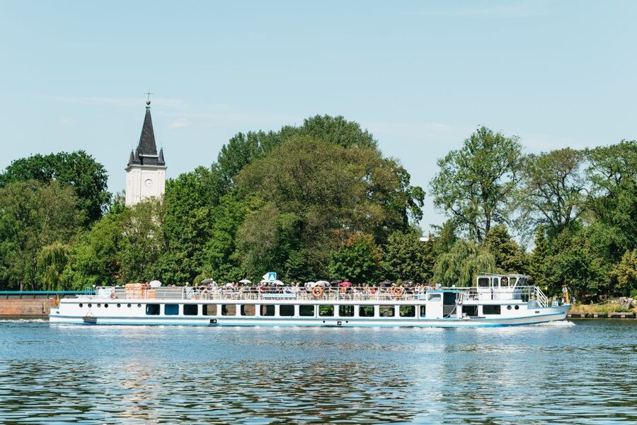 Berlin: Spree Boat Tour to Müggelsee - Food and drinks onboard: plan for snacks, or bring your own