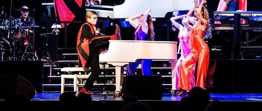 Berlin: Stars in Concert - The live band and dancers: why this show feels like a night out