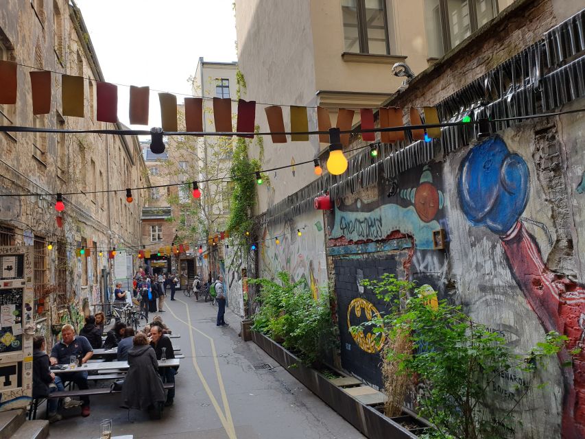 Berlin: Street Art and Alternative Tour - How the guide turns murals into history you can walk through
