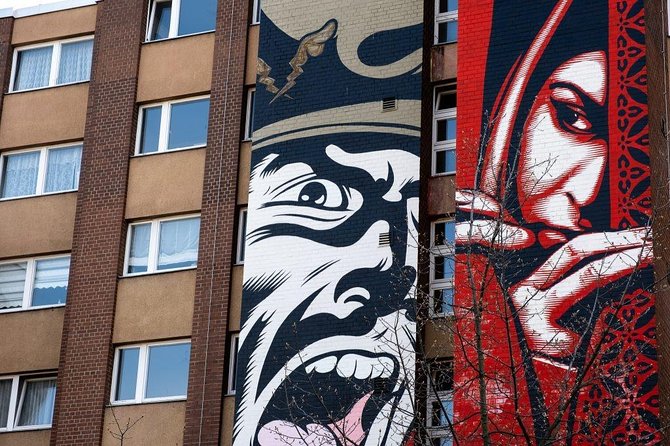 Berlin Street Art Walking Tour - Off The Grid - The gallery stop: why commissioned work is a smart addition