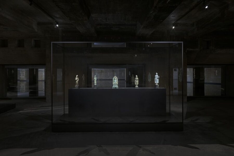 Berlin: The Feuerle Collection Guided Tour and Entry Ticket - Contemporary art pairings: Araki and Adam Fuss in conversation with antiquities