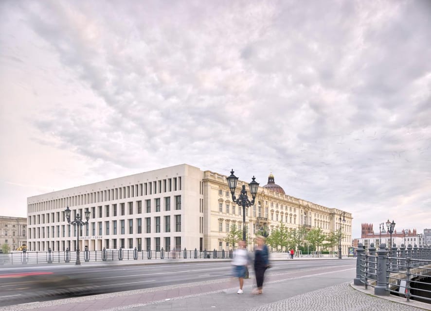 Berlin: "The Humboldt Forum for Newbies" Guided Tour - English Introductory Tour vs. German overview, and how to choose