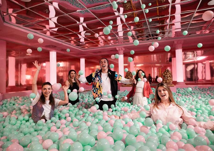Berlin: The Upside Down Experience Entrance Ticket - The standout fun: ball pits and upside down play