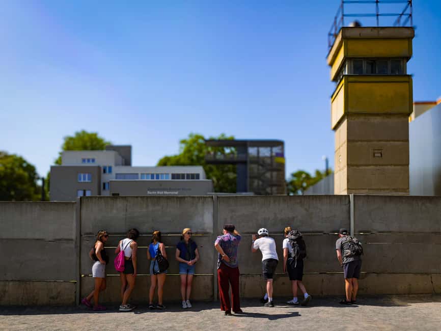 Berlin: The Wall and Third Reich Guided Bike Tour - The New Synagogue area and why it matters in the broader story